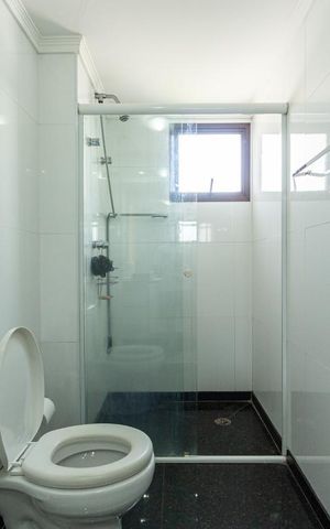 Apartamento para alugar com 233m², 4 quartos e 4 vagas Apartamento para alugar com 233m², 4 quartos e 4 vagasBanheiro da Suíte 1