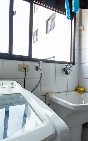 Apartamento para alugar com 233m², 4 quartos e 4 vagas Apartamento para alugar com 233m², 4 quartos e 4 vagasLavanderia