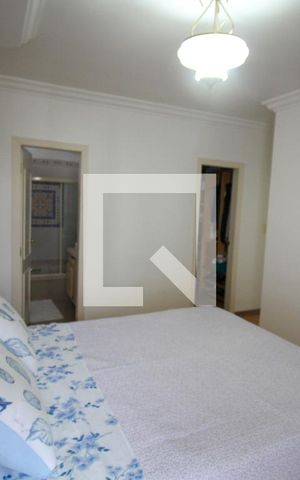 Casa de condomínio à venda com 232m², 4 quartos e 4 vagas Casa de condomínio à venda com 232m², 4 quartos e 4 vagasQuarto Suíte