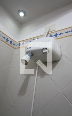 Casa de condomínio à venda com 232m², 4 quartos e 4 vagas Casa de condomínio à venda com 232m², 4 quartos e 4 vagasBanheiro da Suíte