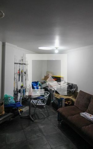 Casa de condomínio à venda com 232m², 4 quartos e 4 vagas Casa de condomínio à venda com 232m², 4 quartos e 4 vagasDespensa