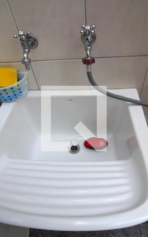 Casa de condomínio à venda com 232m², 4 quartos e 4 vagas Casa de condomínio à venda com 232m², 4 quartos e 4 vagasLavanderia (Torneira)