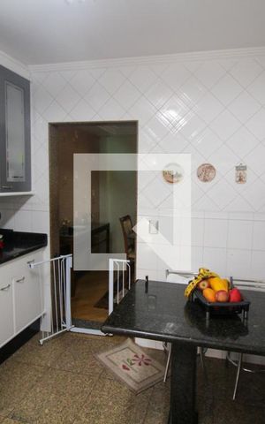 Casa de condomínio à venda com 232m², 4 quartos e 4 vagas Casa de condomínio à venda com 232m², 4 quartos e 4 vagasCozinha