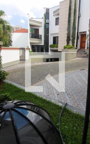 Casa de condomínio à venda com 232m², 4 quartos e 4 vagas Casa de condomínio à venda com 232m², 4 quartos e 4 vagasVista da Sala
