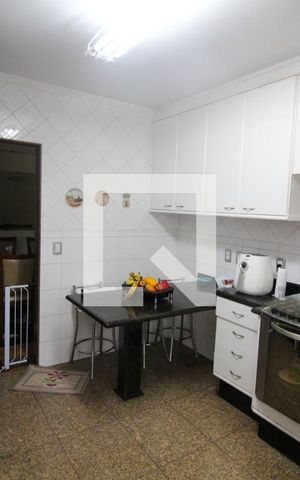 Casa de condomínio à venda com 232m², 4 quartos e 4 vagas Casa de condomínio à venda com 232m², 4 quartos e 4 vagasCozinha