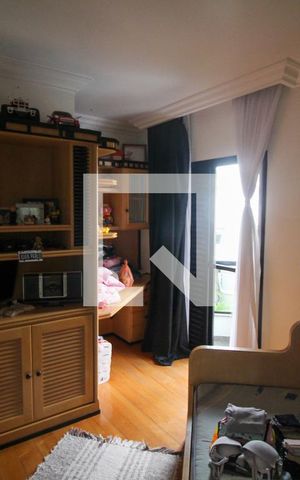 Casa de condomínio à venda com 232m², 4 quartos e 4 vagas Casa de condomínio à venda com 232m², 4 quartos e 4 vagasQuarto 2 - Suíte