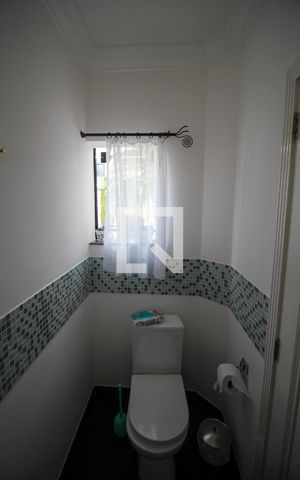 Casa de condomínio à venda com 232m², 4 quartos e 4 vagas Casa de condomínio à venda com 232m², 4 quartos e 4 vagasLavabo