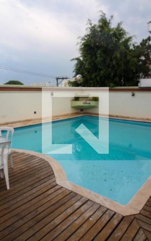 Casa de condomínio à venda com 232m², 4 quartos e 4 vagas Casa de condomínio à venda com 232m², 4 quartos e 4 vagasÁrea comum - Piscina