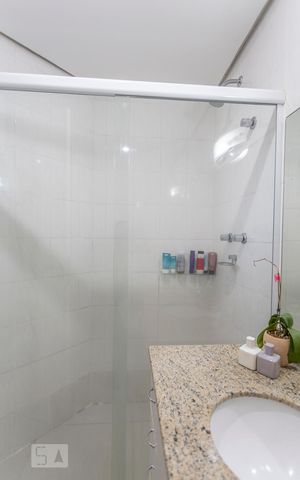 Apartamento à venda com 98m², 3 quartos e 2 vagas Apartamento à venda com 98m², 3 quartos e 2 vagasBanheiro Suíte