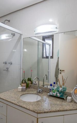 Apartamento à venda com 98m², 3 quartos e 2 vagas Apartamento à venda com 98m², 3 quartos e 2 vagasBanheiro Suíte