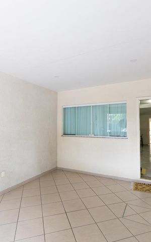 Casa à venda com 230m², 3 quartos e 1 vaga Casa à venda com 230m², 3 quartos e 1 vagaGaragem