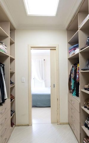 Casa à venda com 230m², 3 quartos e 1 vaga Casa à venda com 230m², 3 quartos e 1 vagaCloset