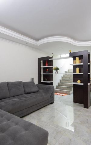 Casa à venda com 230m², 3 quartos e 1 vaga Casa à venda com 230m², 3 quartos e 1 vagaSala