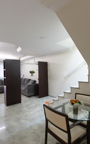 Casa à venda com 230m², 3 quartos e 1 vaga Casa à venda com 230m², 3 quartos e 1 vagaSala