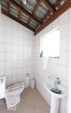 Casa à venda com 230m², 3 quartos e 1 vaga Casa à venda com 230m², 3 quartos e 1 vagaBanheiro de Serviço