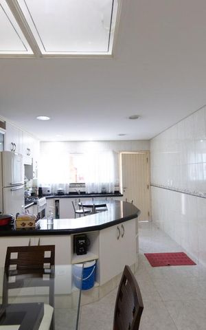 Casa à venda com 230m², 3 quartos e 1 vaga Casa à venda com 230m², 3 quartos e 1 vagaCozinha