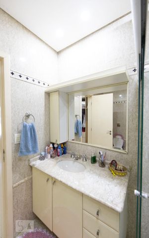 Casa à venda com 230m², 3 quartos e 1 vaga Casa à venda com 230m², 3 quartos e 1 vagaBanheiro Suite