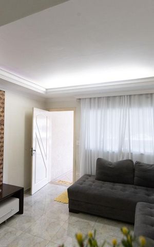 Casa à venda com 230m², 3 quartos e 1 vaga Casa à venda com 230m², 3 quartos e 1 vagaSala