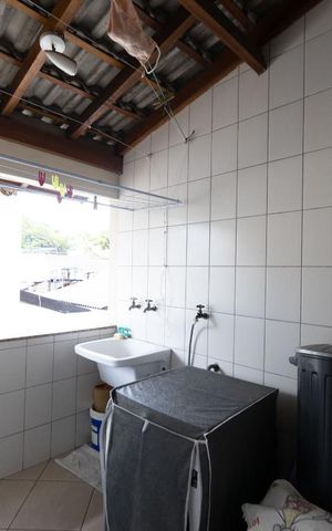 Casa à venda com 230m², 3 quartos e 1 vaga Casa à venda com 230m², 3 quartos e 1 vagaÁrea de Serviço