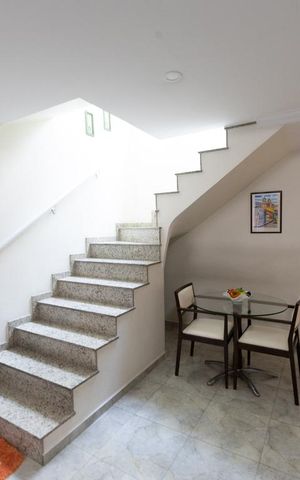 Casa à venda com 230m², 3 quartos e 1 vaga Casa à venda com 230m², 3 quartos e 1 vagaSala