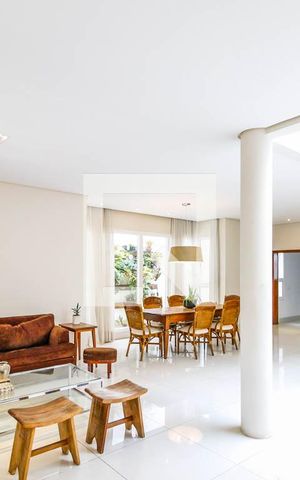 Casa para alugar com 430m², 5 quartos e 3 vagas Casa para alugar com 430m², 5 quartos e 3 vagasSala