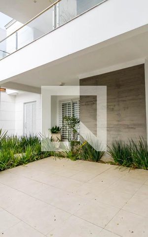 Casa para alugar com 430m², 5 quartos e 3 vagas Casa para alugar com 430m², 5 quartos e 3 vagasGaragem