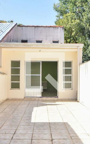 Casa para alugar com 250m², 2 quartos e 2 vagasQuintal