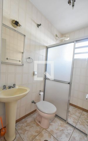 Casa para alugar com 250m², 2 quartos e 2 vagasBanheiro de Serviço