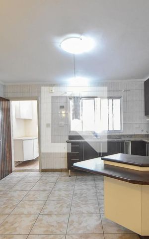 Casa para alugar com 250m², 2 quartos e 2 vagasCozinha
