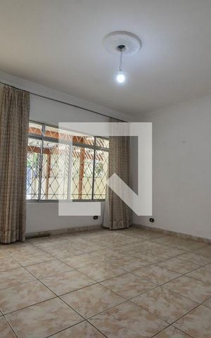 Casa para alugar com 250m², 2 quartos e 2 vagasSala