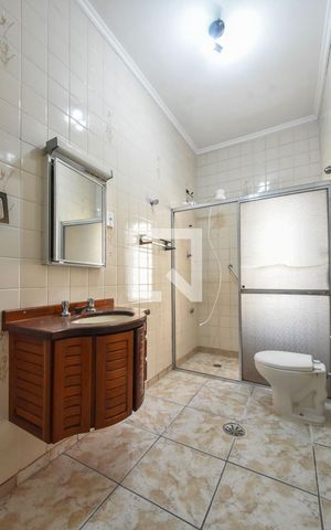 Casa para alugar com 250m², 2 quartos e 2 vagasBanheiro