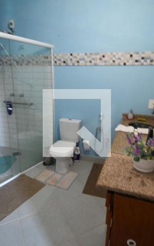 Casa à venda com 250m², 3 quartos e 4 vagasBanheiro da Suíte 3