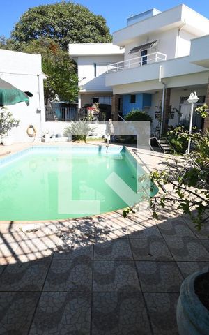Casa à venda com 250m², 3 quartos e 4 vagasPiscina
