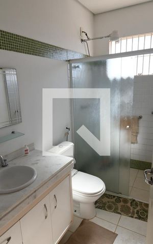 Casa à venda com 250m², 3 quartos e 4 vagasBanheiro da Suíte 2