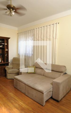 Casa à venda com 250m², 4 quartos e 2 vagasSala