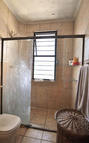 Casa à venda com 250m², 4 quartos e 2 vagasBanheiro 2