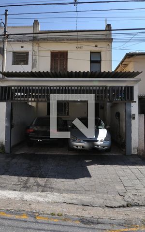 Casa à venda com 250m², 4 quartos e 2 vagasFachada