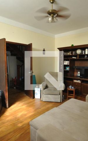 Casa à venda com 250m², 4 quartos e 2 vagasSala
