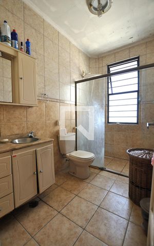 Casa à venda com 250m², 4 quartos e 2 vagasBanheiro 2