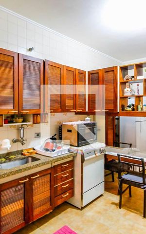 Casa à venda com 165m², 4 quartos e 2 vagas Casa à venda com 165m², 4 quartos e 2 vagasCozinha