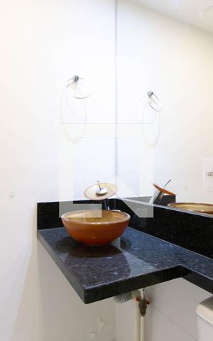 Apartamento à venda com 45m², 2 quartos e 1 vaga Apartamento à venda com 45m², 2 quartos e 1 vagaBanheiro