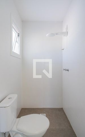 Casa de condomínio à venda com 250m², 3 quartos e 2 vagas Casa de condomínio à venda com 250m², 3 quartos e 2 vagasÁrea de Serviço