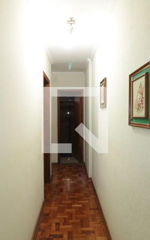 Casa à venda com 95m², 3 quartos e 2 vagasCorredor de acesso aos dormitorios