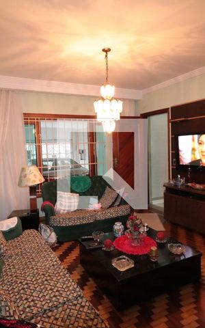 Casa à venda com 95m², 3 quartos e 2 vagasSala