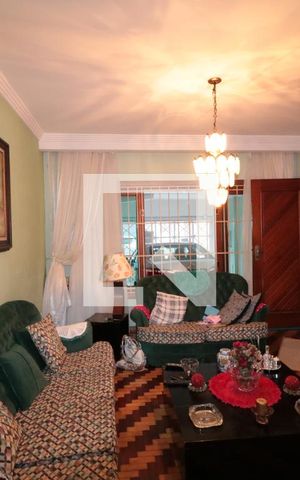 Casa à venda com 95m², 3 quartos e 2 vagasSala