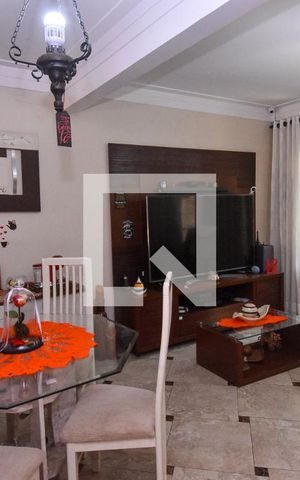 Casa à venda com 300m², 4 quartos e 8 vagas Casa à venda com 300m², 4 quartos e 8 vagasSala de Estar