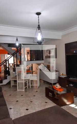 Casa à venda com 300m², 4 quartos e 8 vagas Casa à venda com 300m², 4 quartos e 8 vagasSala de Estar