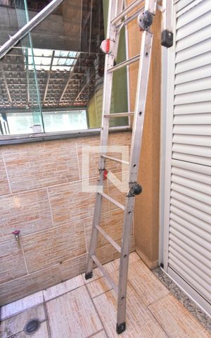 Casa à venda com 300m², 4 quartos e 8 vagas Casa à venda com 300m², 4 quartos e 8 vagasSacada