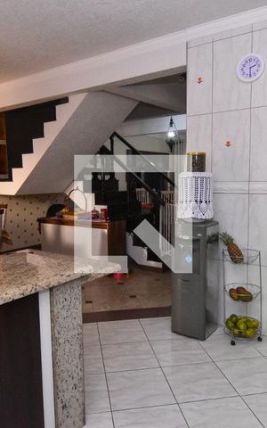Casa à venda com 300m², 4 quartos e 8 vagas Casa à venda com 300m², 4 quartos e 8 vagasCozinha