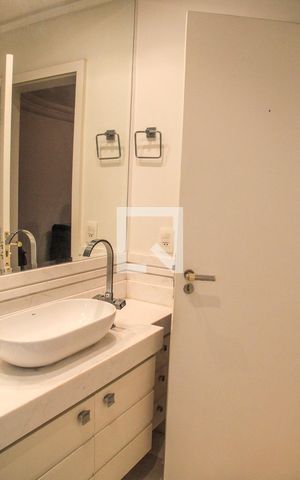 Apartamento à venda com 431m², 4 quartos e 4 vagas Apartamento à venda com 431m², 4 quartos e 4 vagasBanheiro